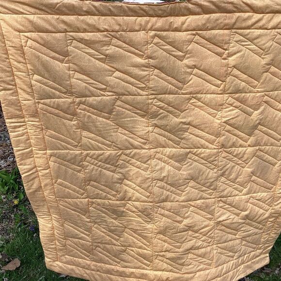 NWT. Hand Crafted “Welcome Spring & Summer” Brights Quilt with Zinnia Borders - Picture 8 of 13
